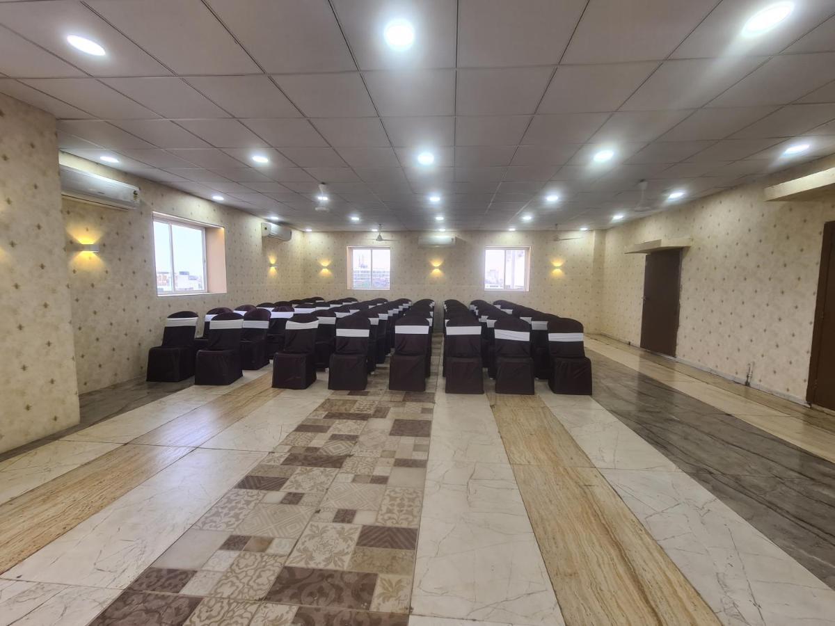 Hotel Nova Pride Rajkot Luaran gambar