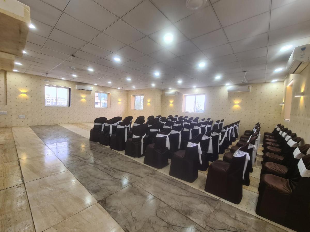 Hotel Nova Pride Rajkot Luaran gambar