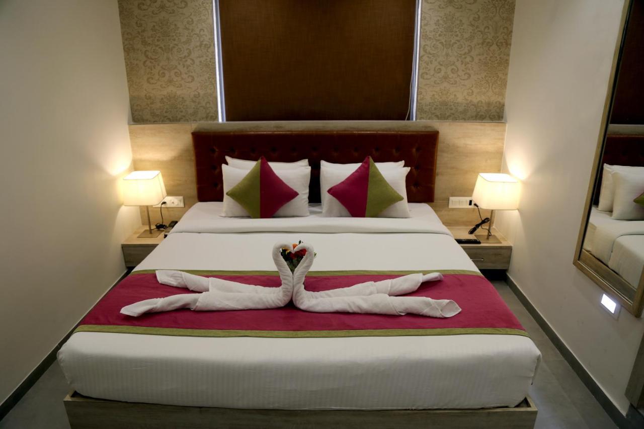 Hotel Nova Pride Rajkot Luaran gambar
