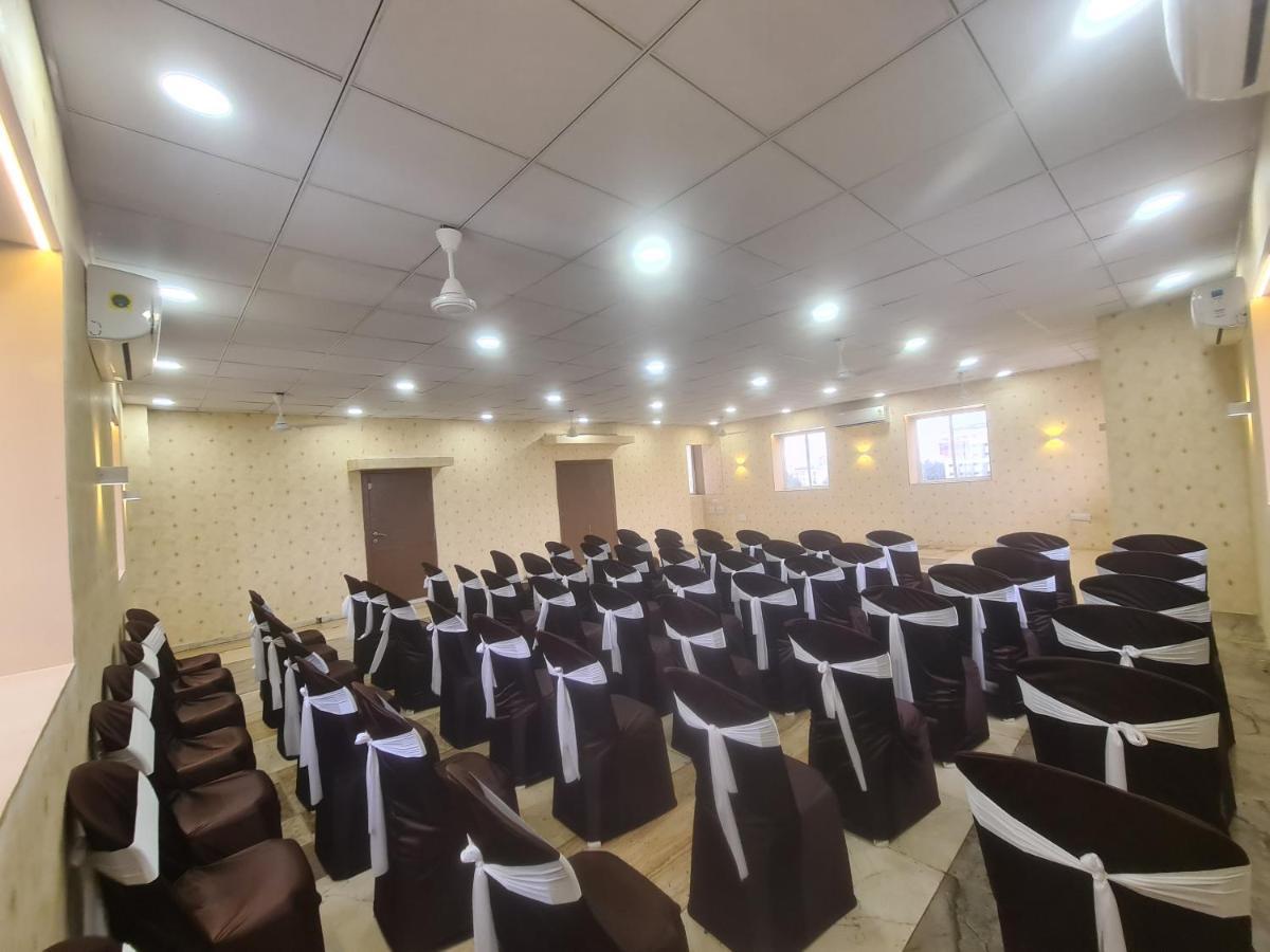 Hotel Nova Pride Rajkot Luaran gambar