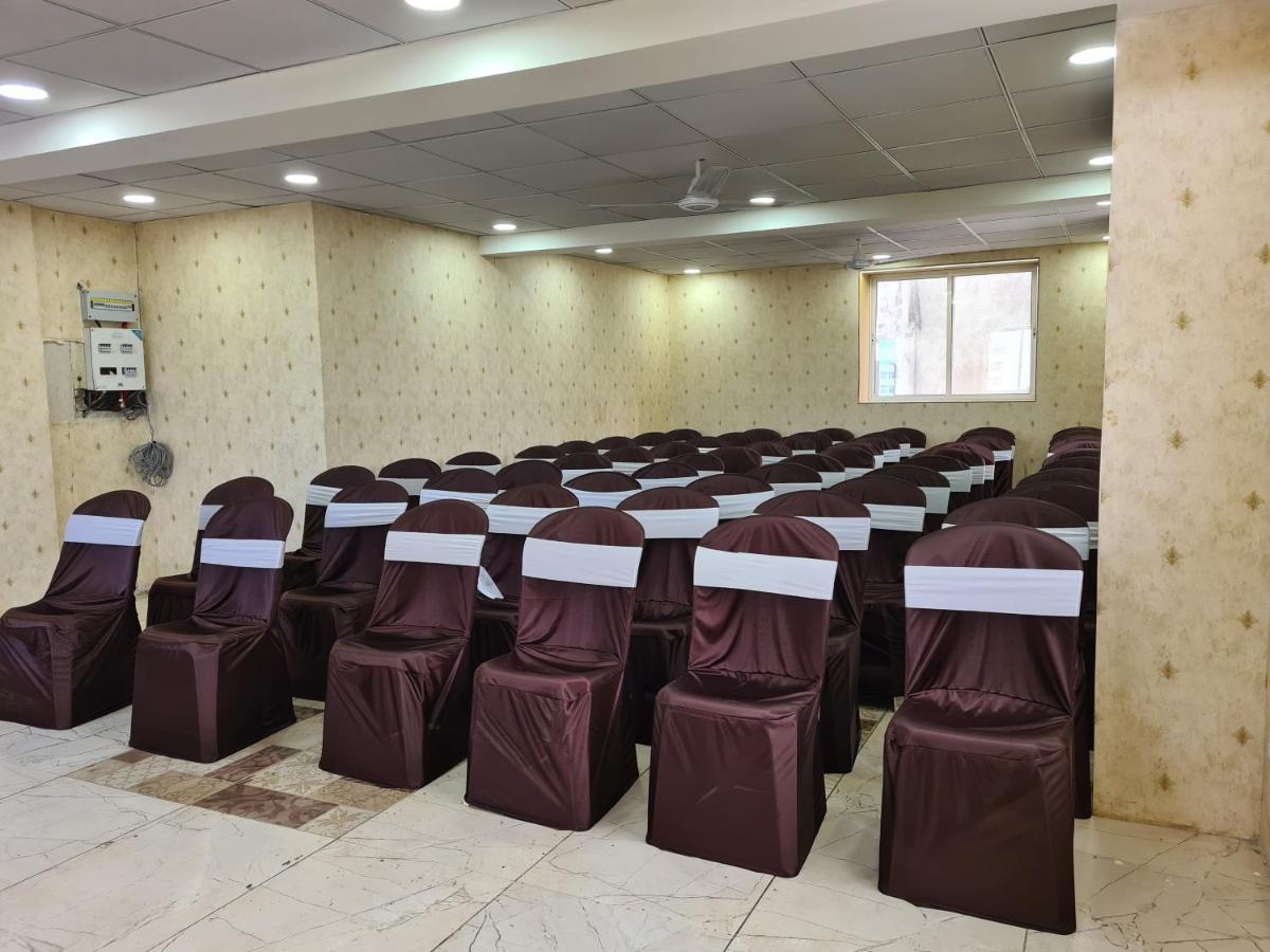 Hotel Nova Pride Rajkot Luaran gambar
