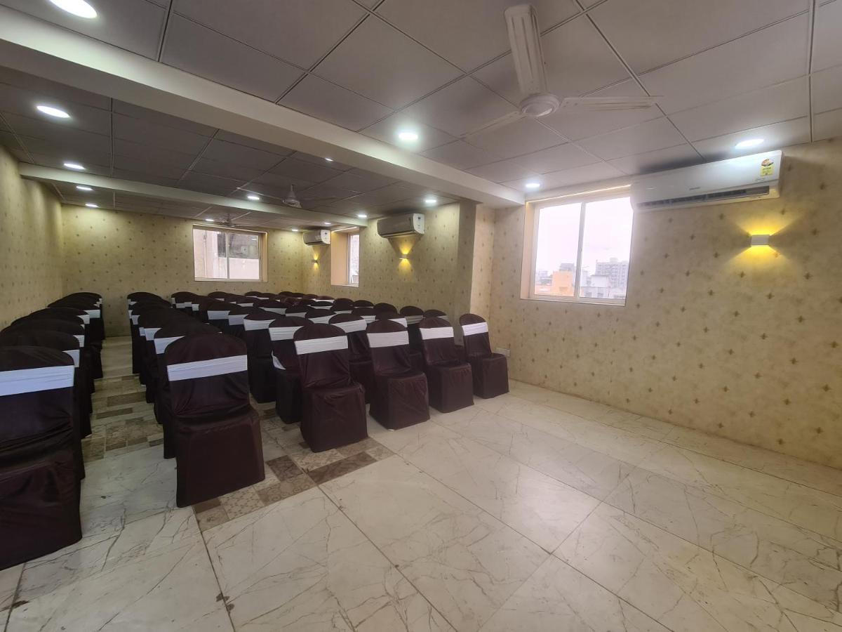 Hotel Nova Pride Rajkot Luaran gambar