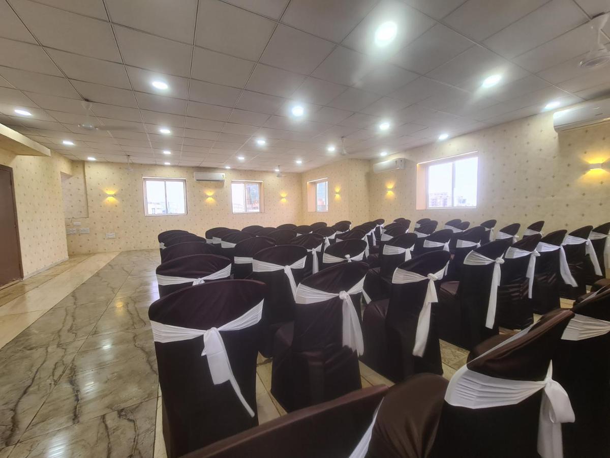 Hotel Nova Pride Rajkot Luaran gambar