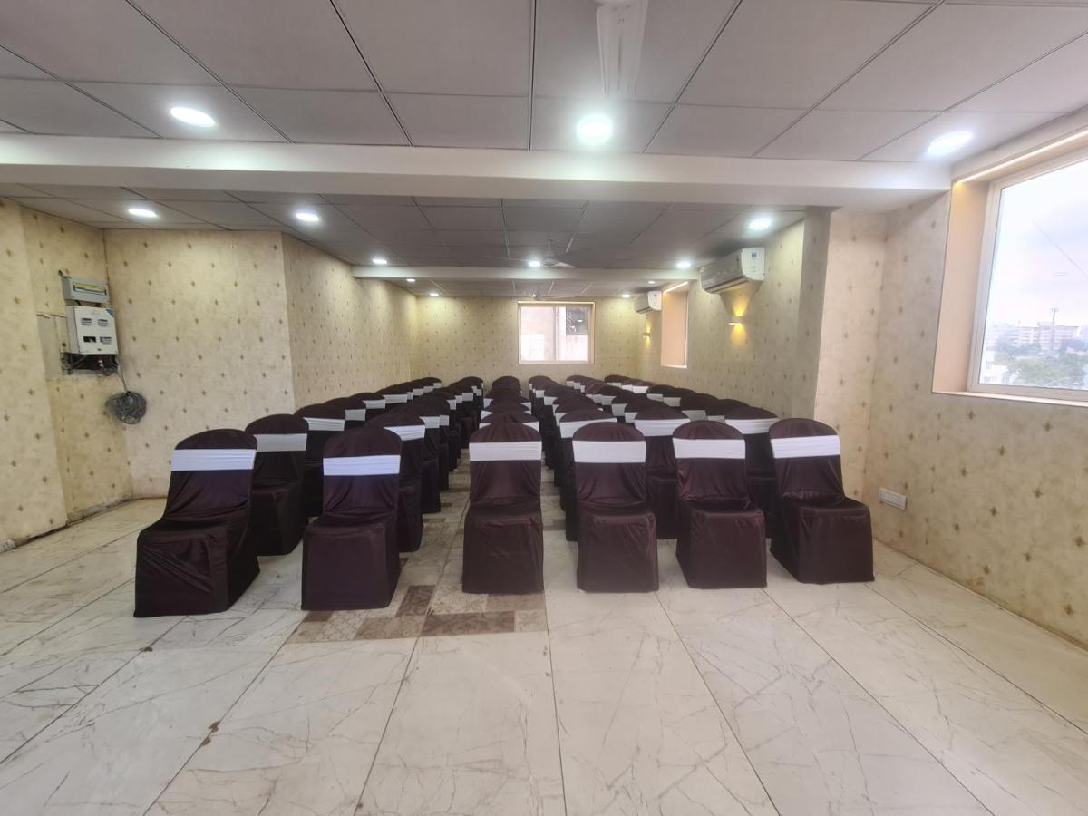 Hotel Nova Pride Rajkot Luaran gambar