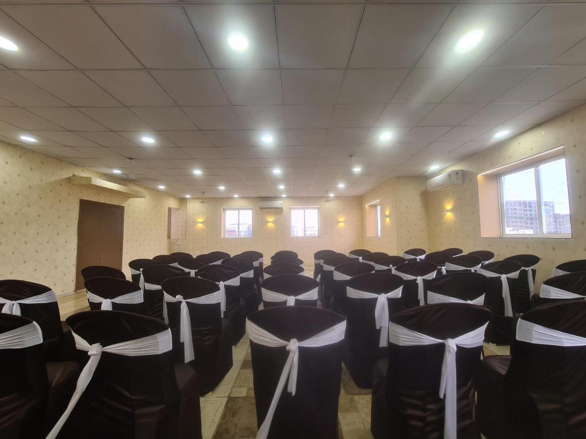 Hotel Nova Pride Rajkot Luaran gambar