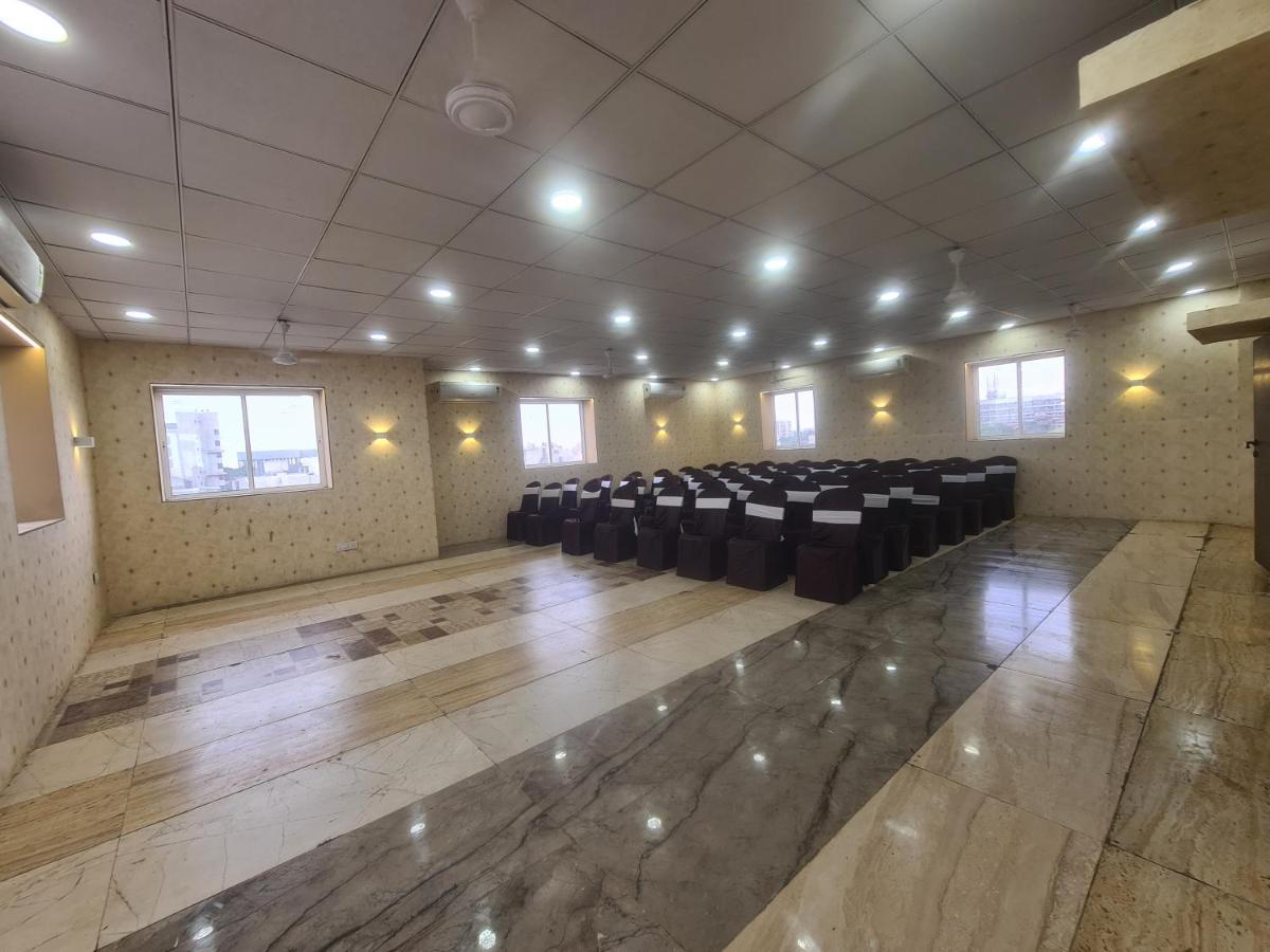 Hotel Nova Pride Rajkot Luaran gambar