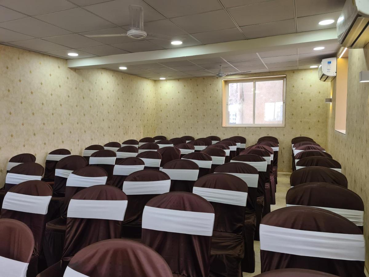 Hotel Nova Pride Rajkot Luaran gambar