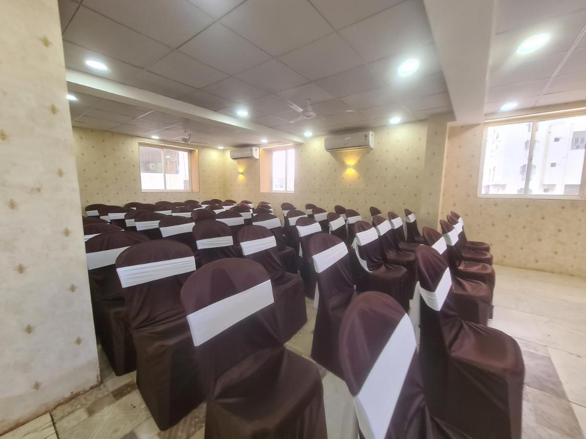 Hotel Nova Pride Rajkot Luaran gambar