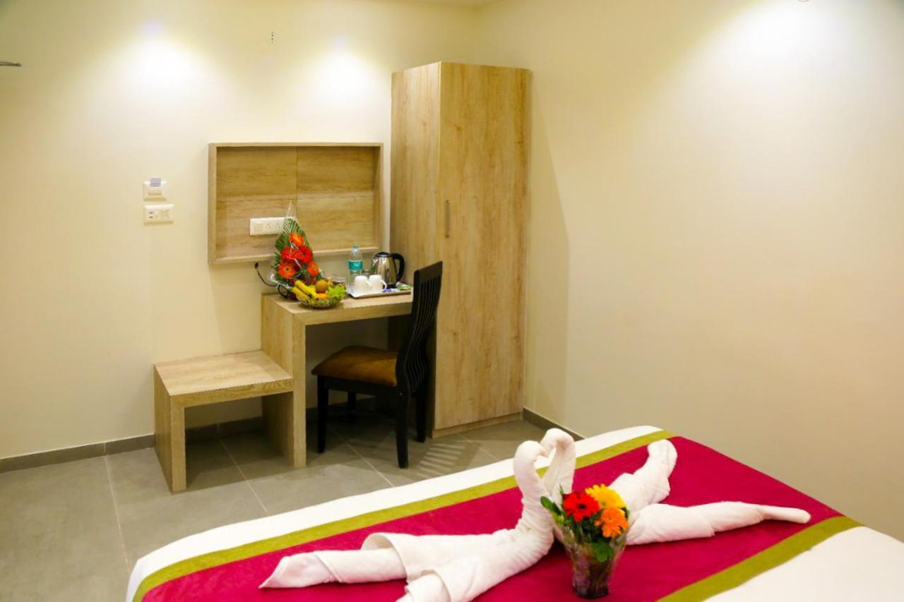 Hotel Nova Pride Rajkot Luaran gambar