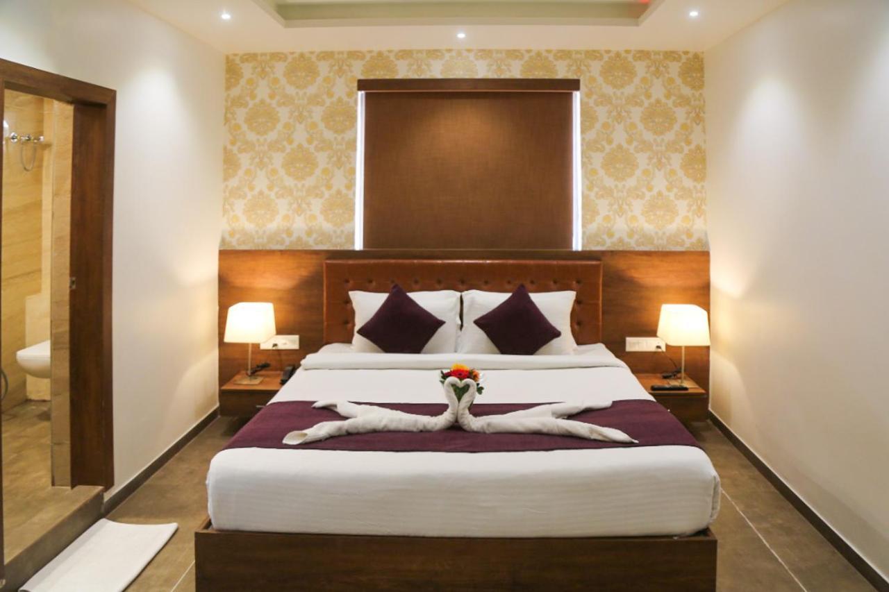 Hotel Nova Pride Rajkot Luaran gambar