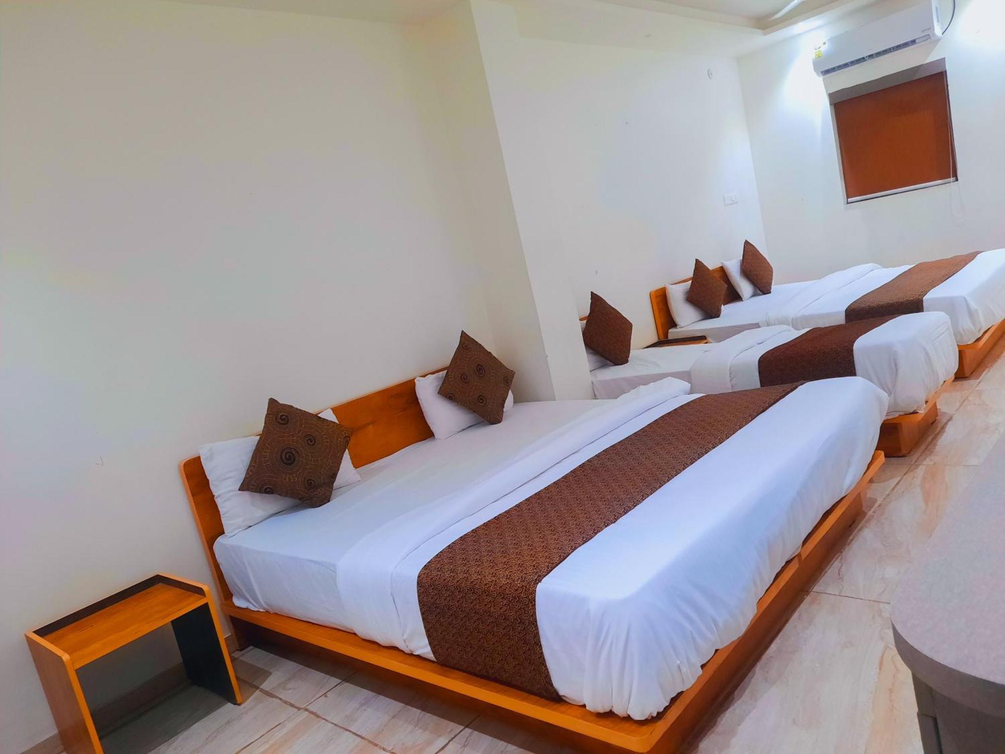Hotel Nova Pride Rajkot Luaran gambar