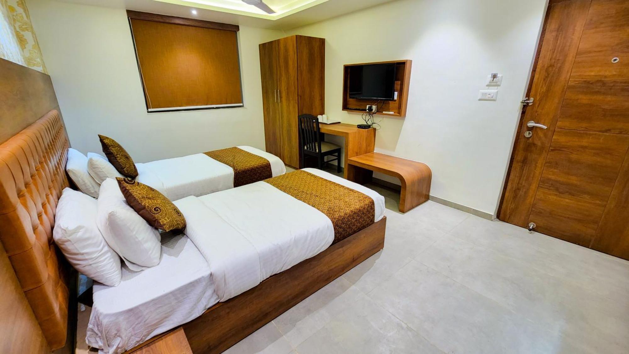 Hotel Nova Pride Rajkot Luaran gambar
