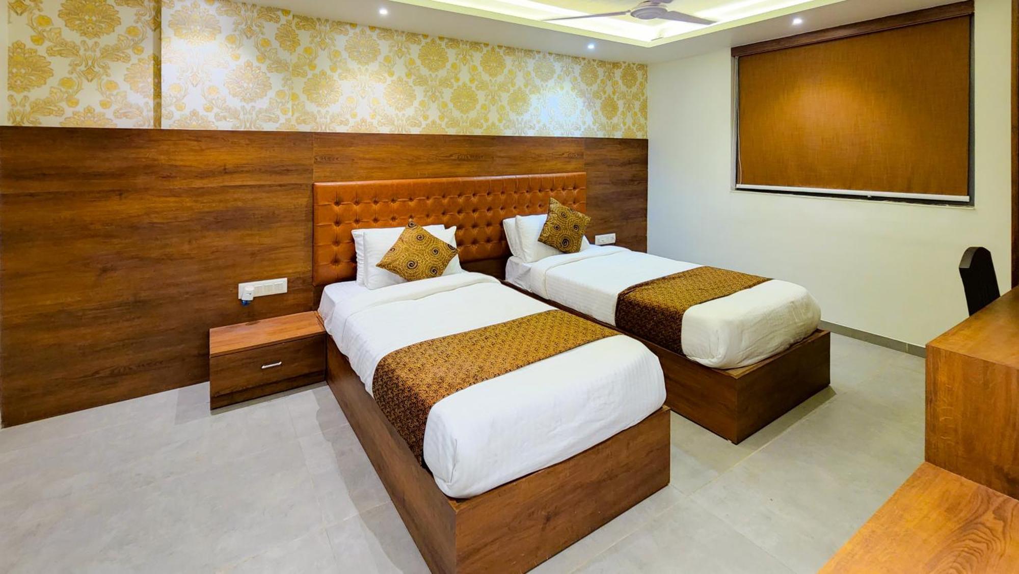 Hotel Nova Pride Rajkot Luaran gambar