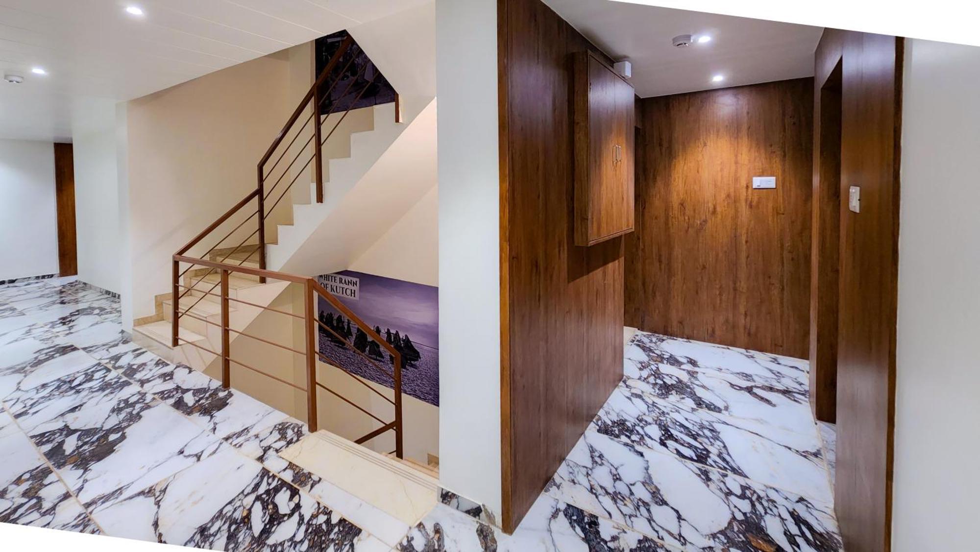 Hotel Nova Pride Rajkot Luaran gambar