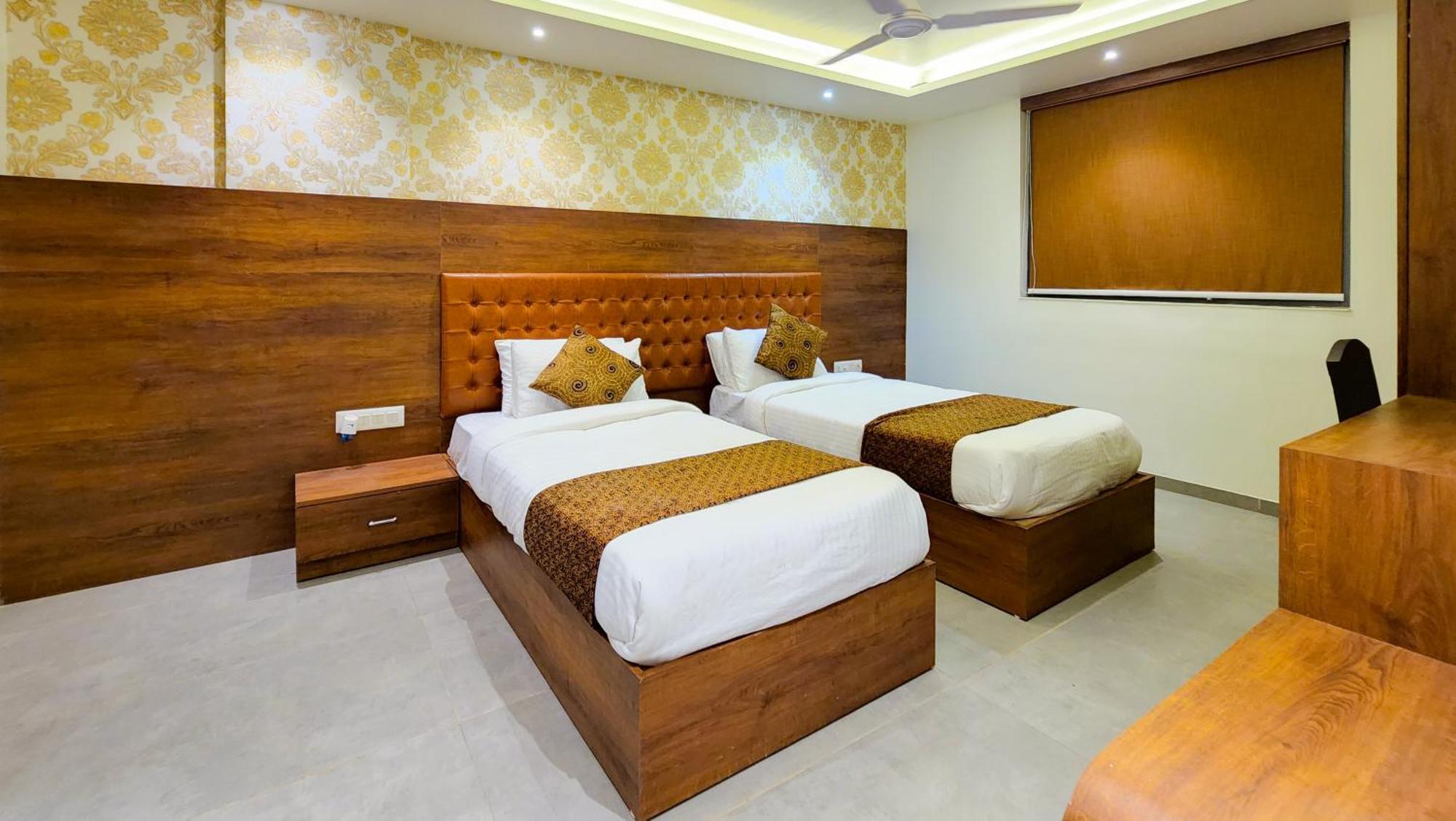 Hotel Nova Pride Rajkot Luaran gambar
