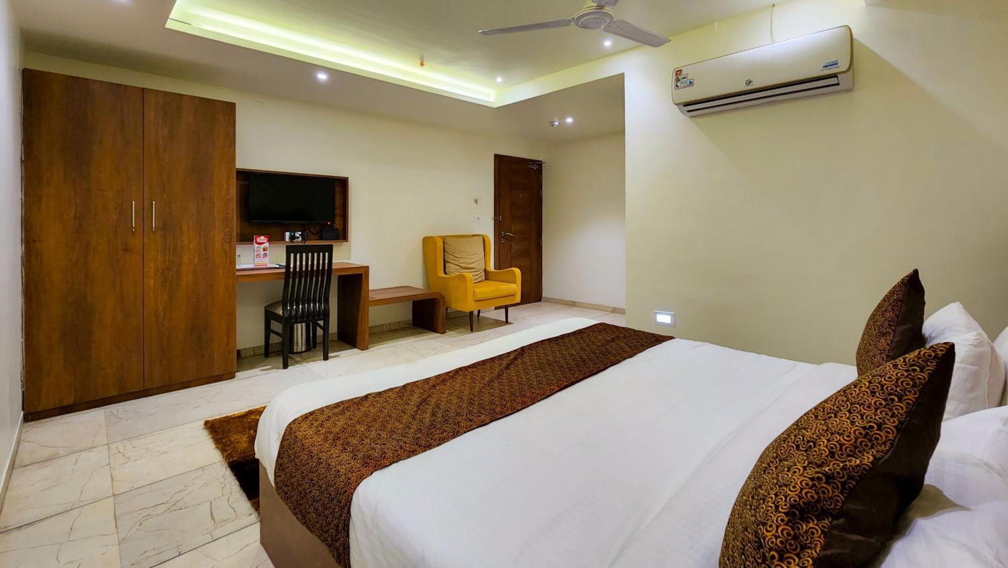 Hotel Nova Pride Rajkot Luaran gambar