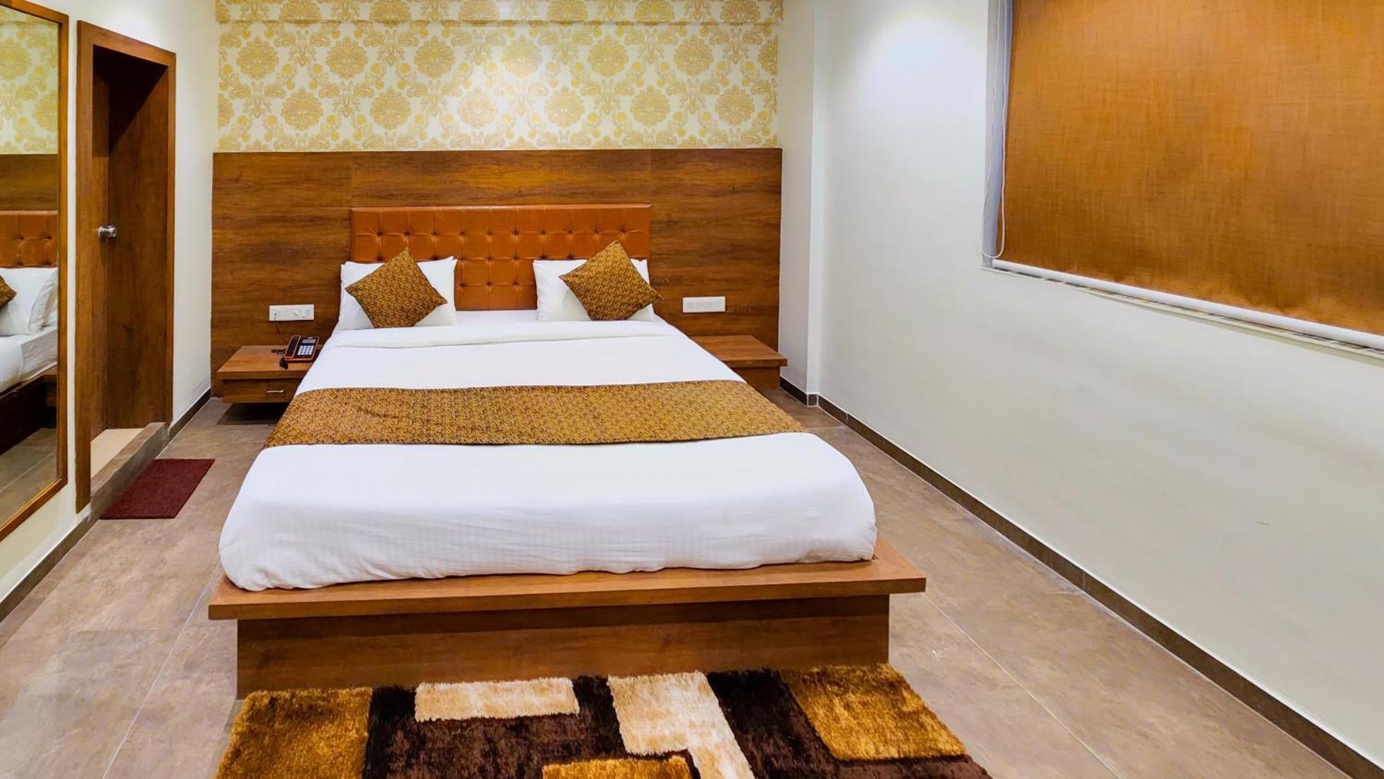 Hotel Nova Pride Rajkot Luaran gambar