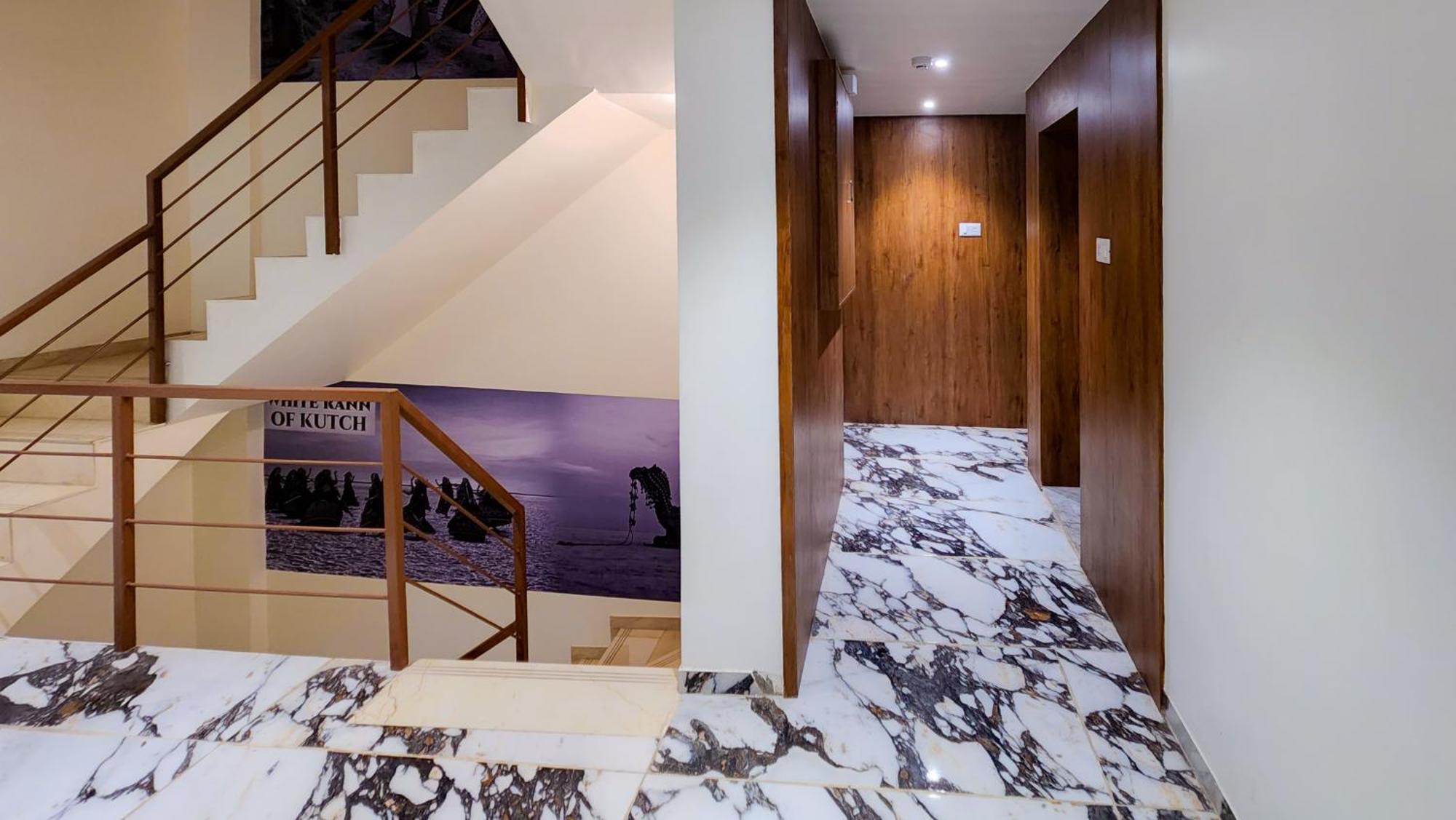 Hotel Nova Pride Rajkot Luaran gambar