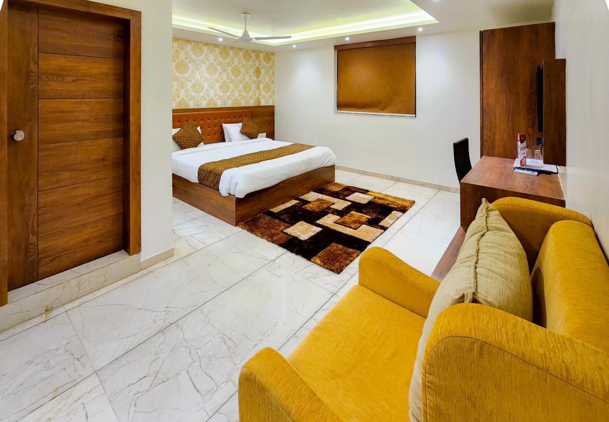Hotel Nova Pride Rajkot Luaran gambar