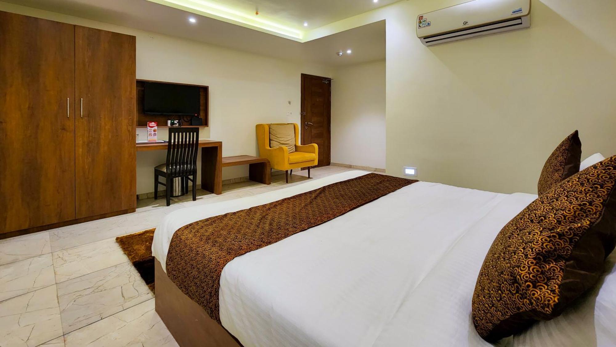 Hotel Nova Pride Rajkot Luaran gambar